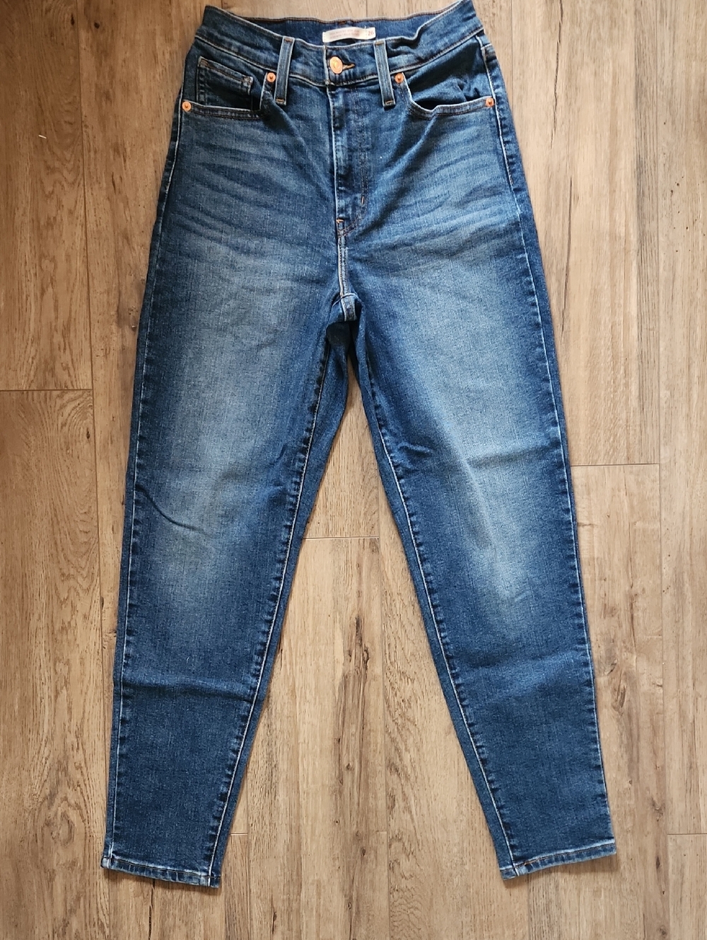 Levi High Waisted Mom Jean